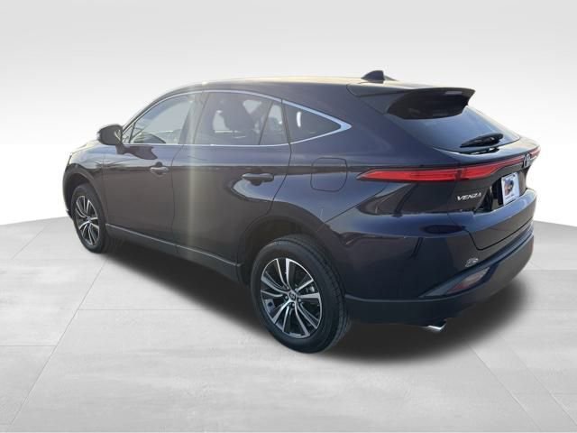 Used 2023 Toyota Venza LE image 3