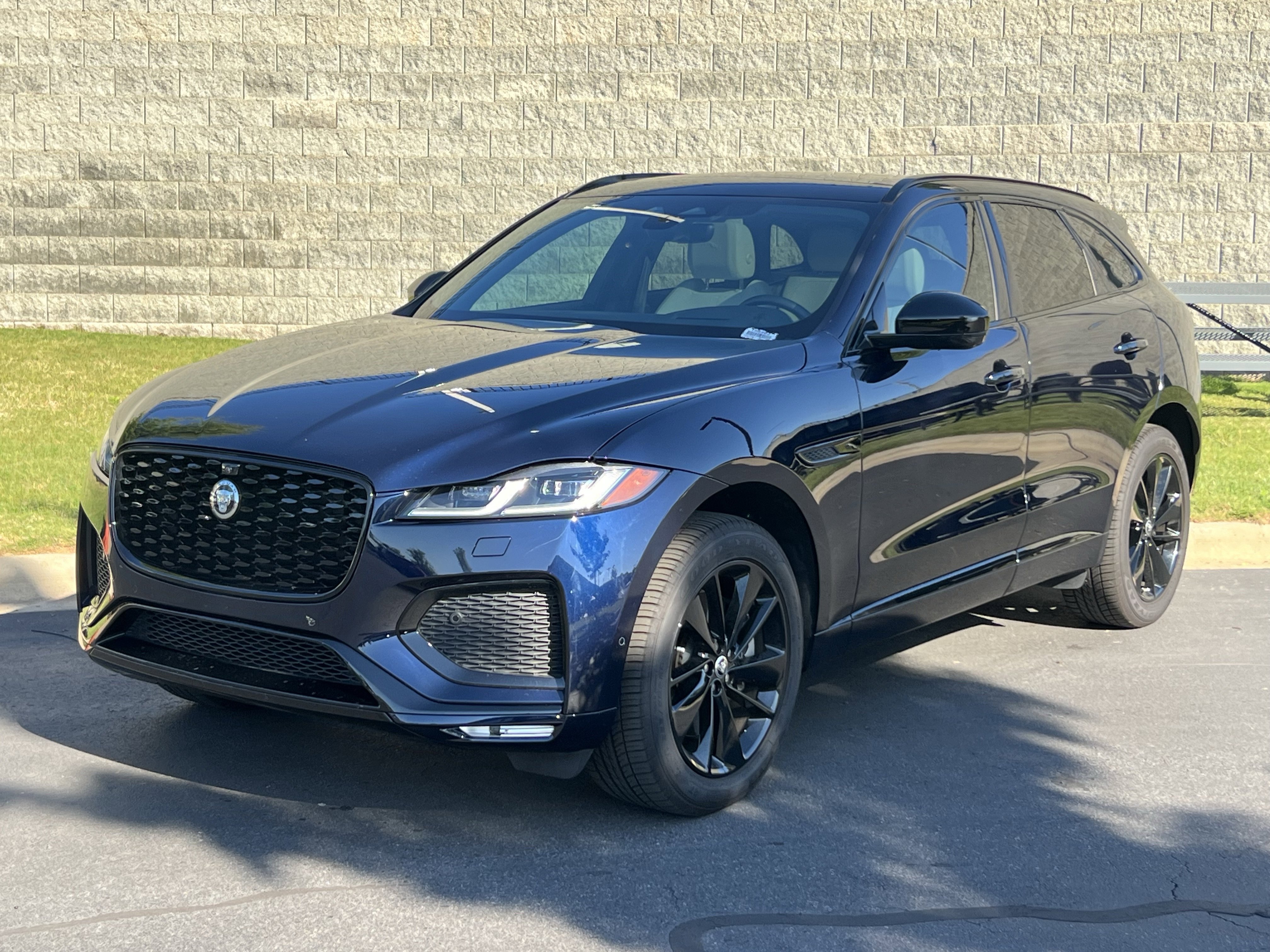 Used 2026 Jaguar F-PACE R-Dynamic S AWD/4WD image 2