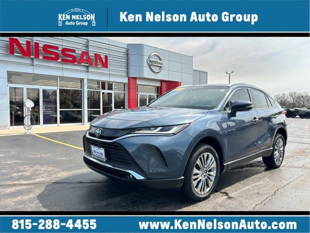 Used 2023 Toyota Venza XLE image 1