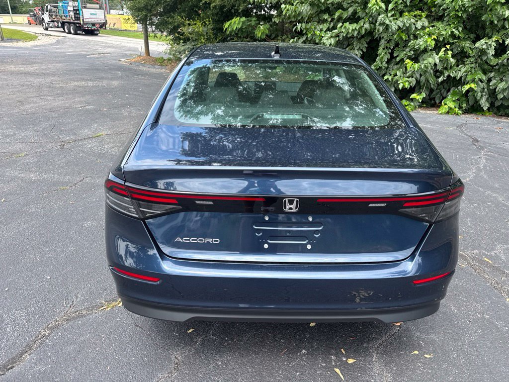 Used 2025 Honda Accord SE image 4