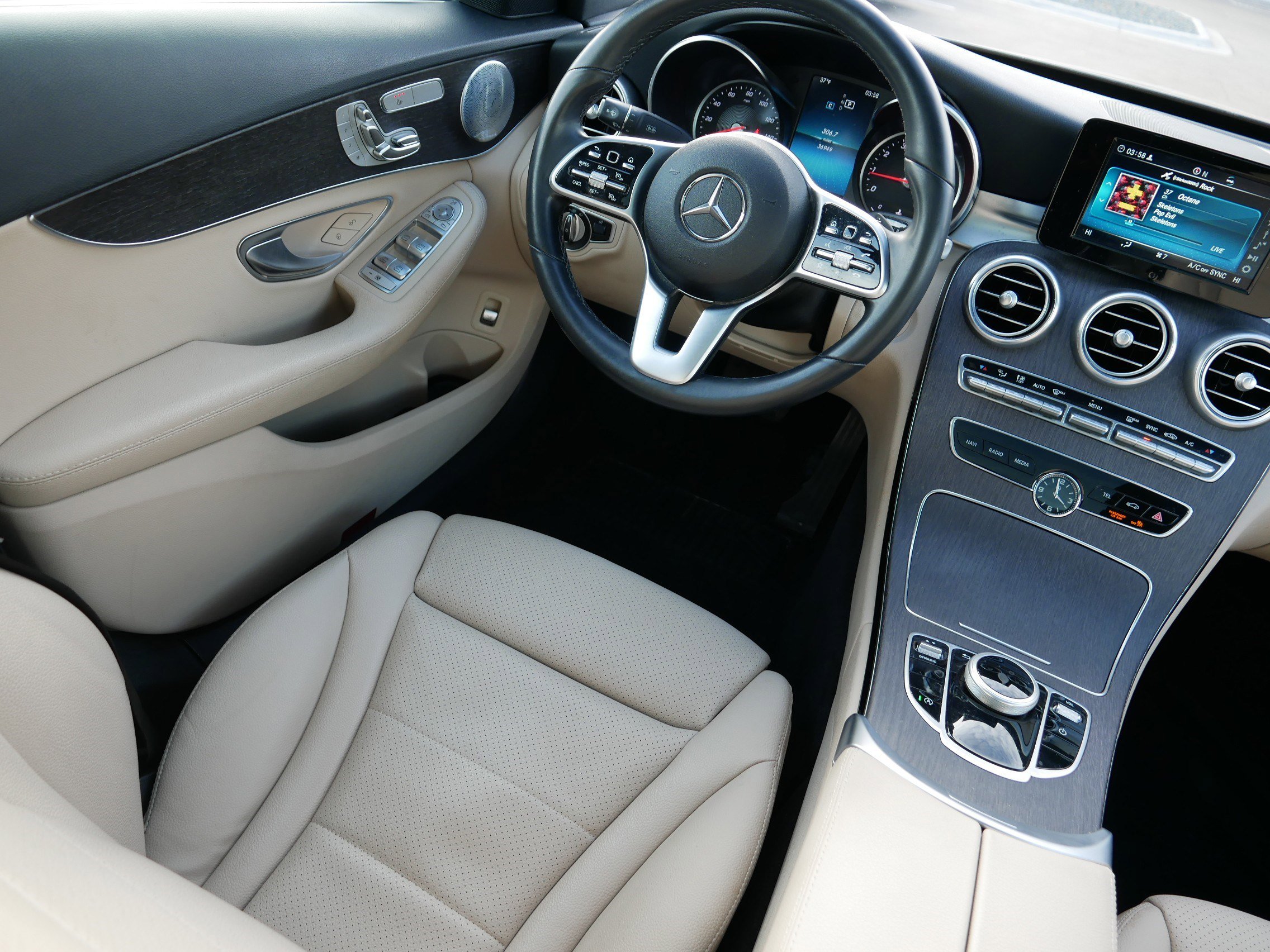 Used 2019 Mercedes-Benz C 300 4MATIC Sedan image 9