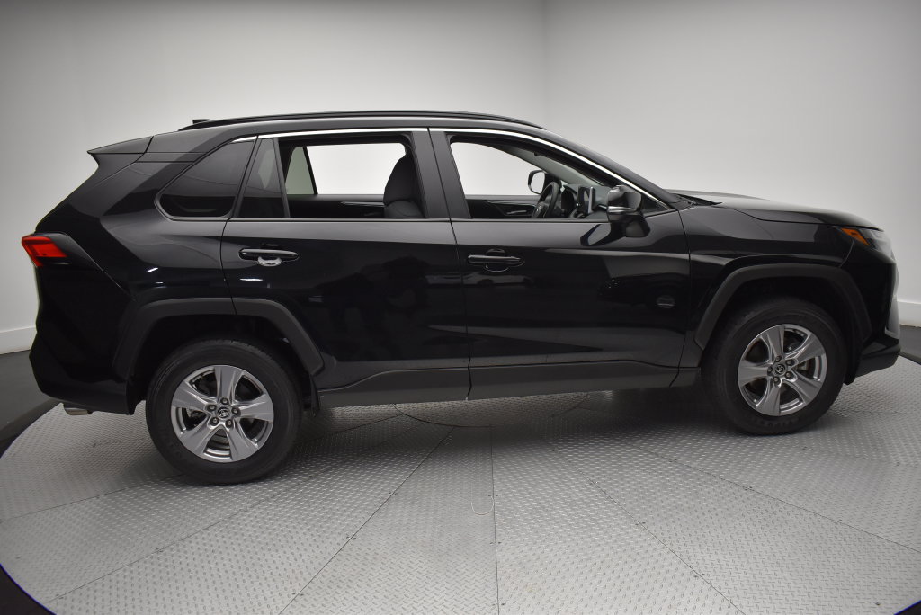 Used 2025 Toyota RAV4 XLE AWD/4WD image 4