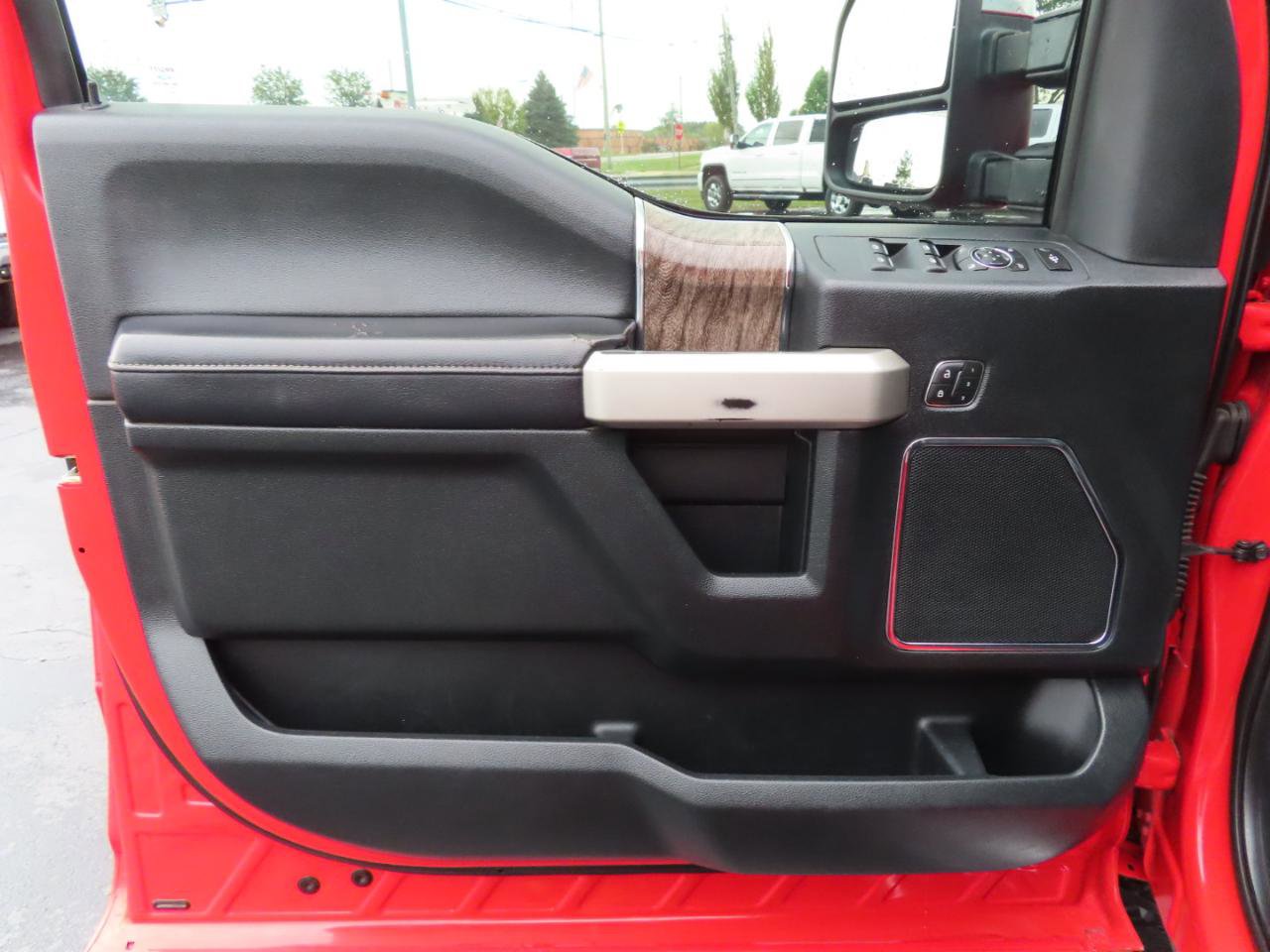 Used 2019 Ford F250 Lariat w/ Lariat Ultimate Package AWD/4WD image 26