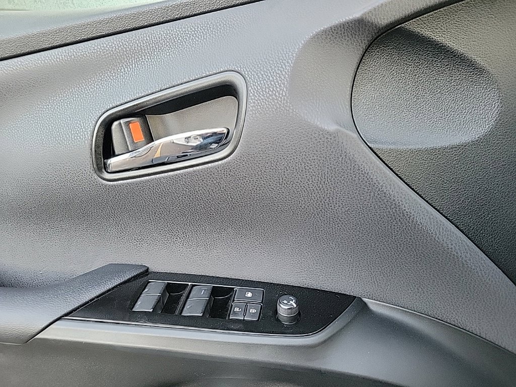 Used 2022 Toyota Prius LE FWD image 11