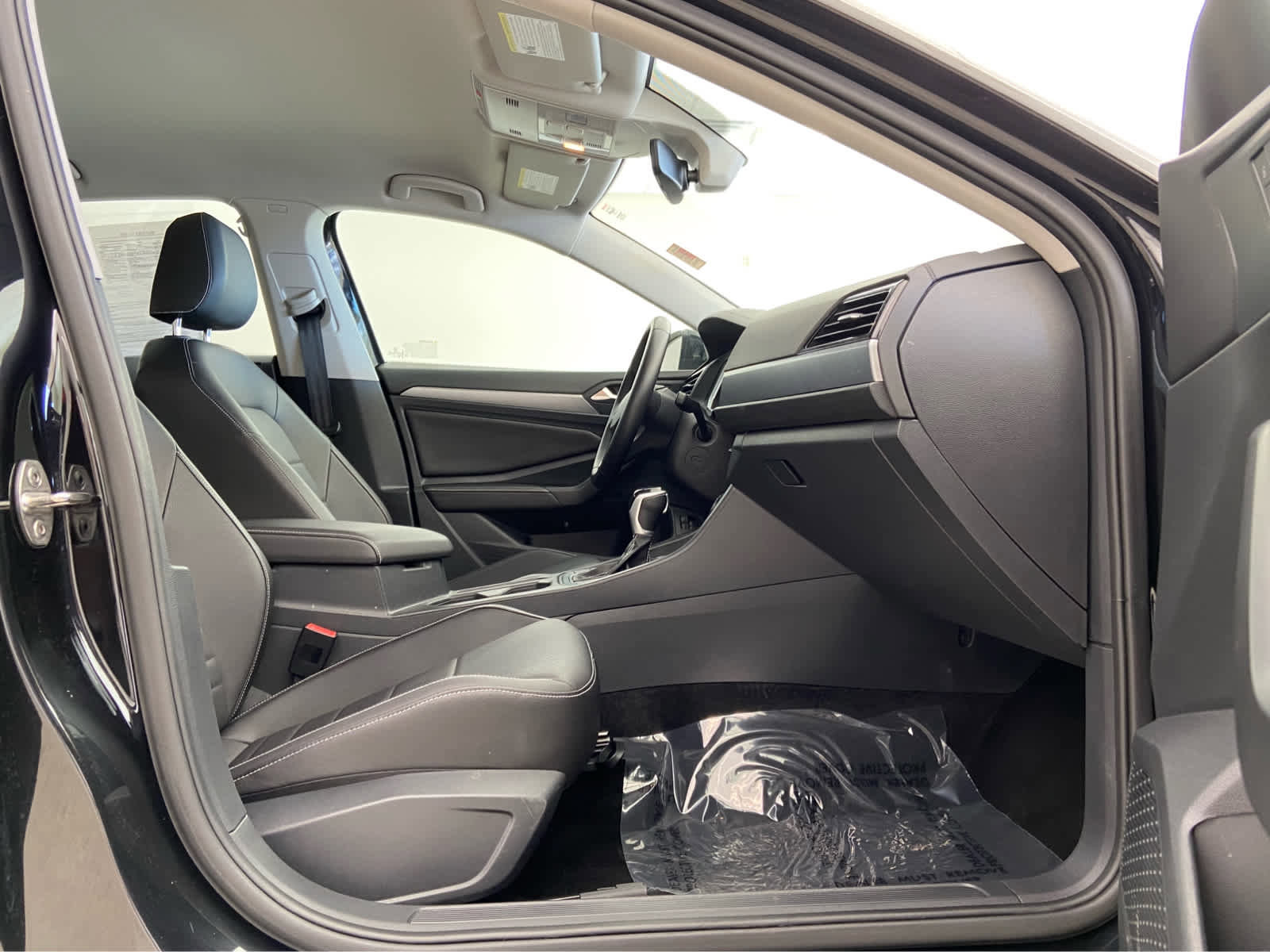 Used 2024 Volkswagen Jetta SE image 15