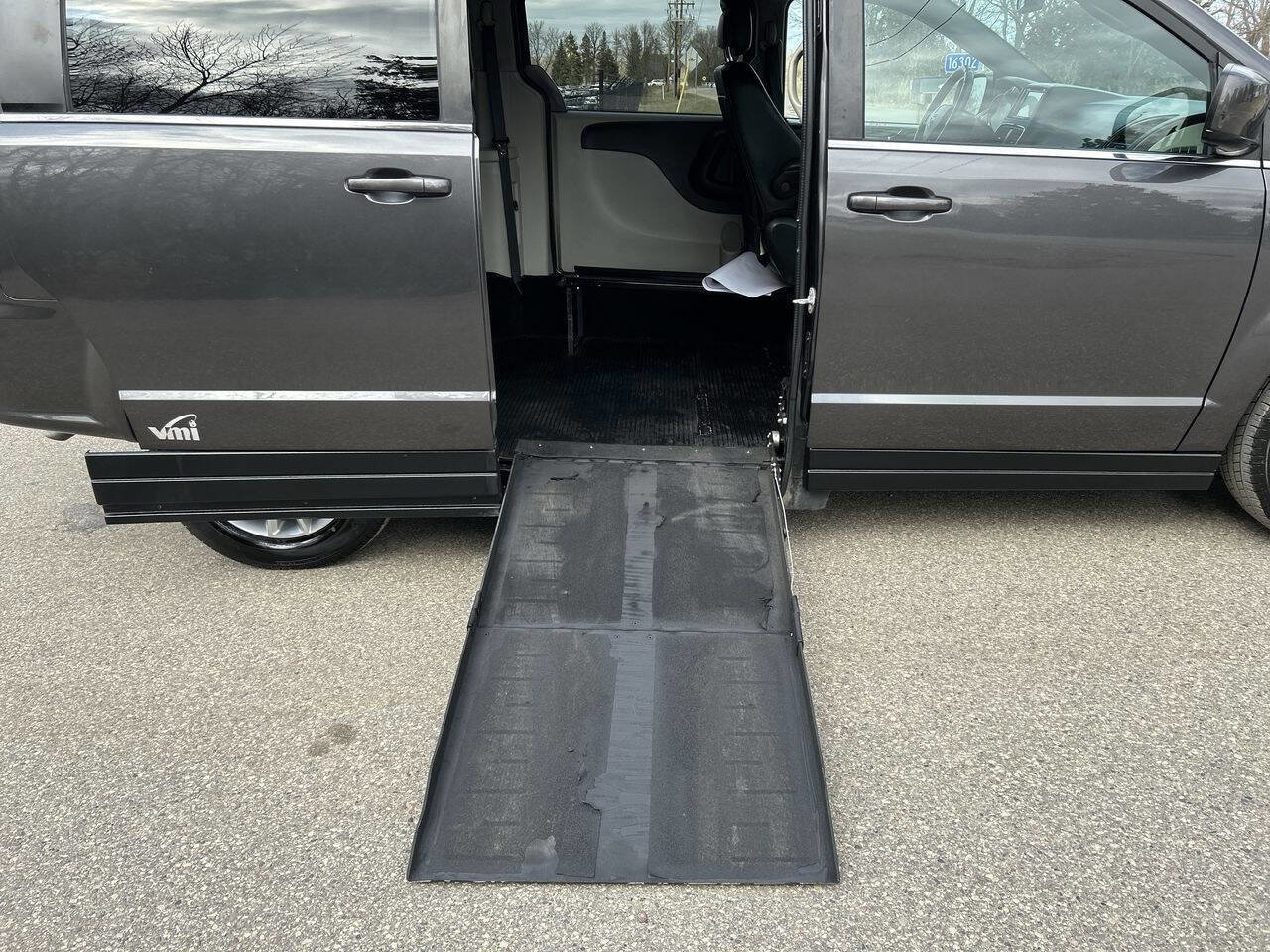 Used 2018 Dodge Grand Caravan SXT image 29