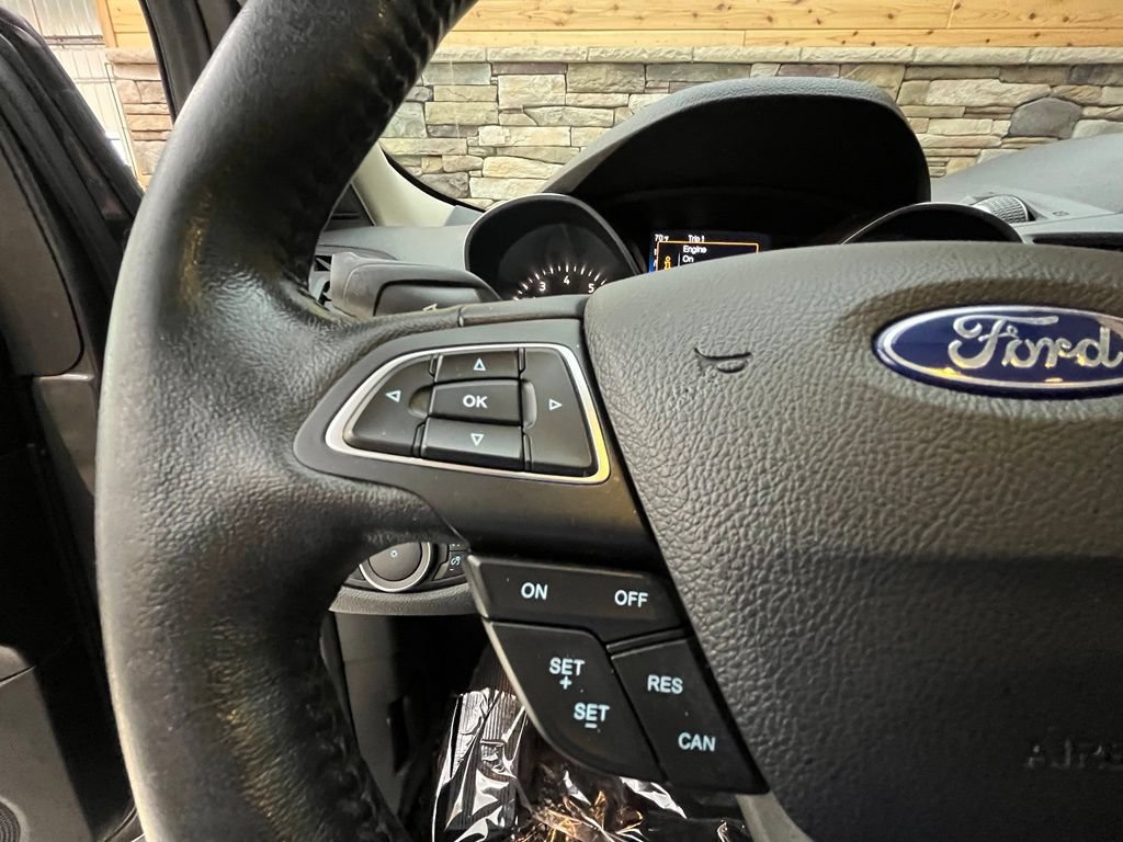 Used 2017 Ford Escape SE w/ SE Leather Comfort Package AWD/4WD image 38