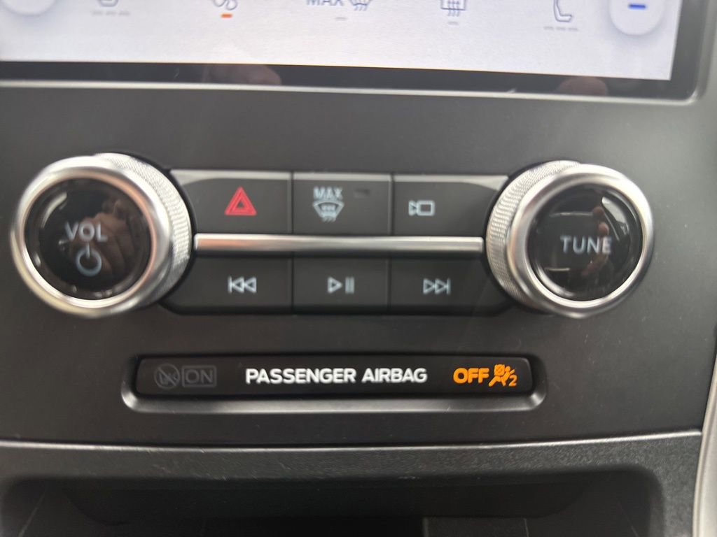 Used 2024 Ford Edge SEL image 7