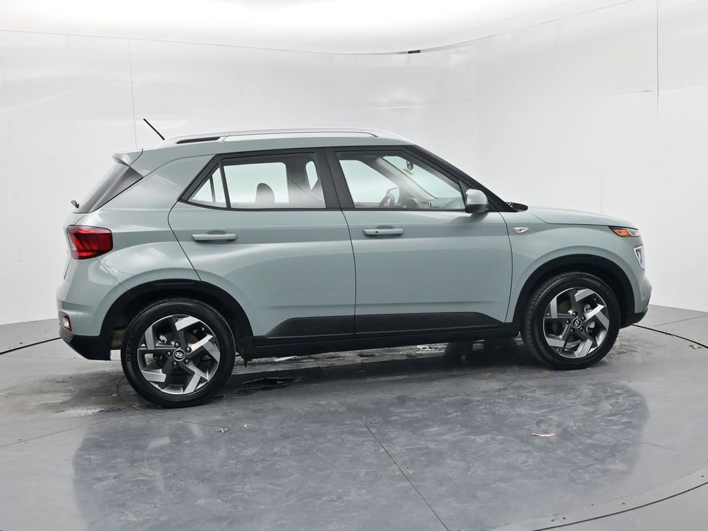 Used 2025 Hyundai Venue SEL image 8