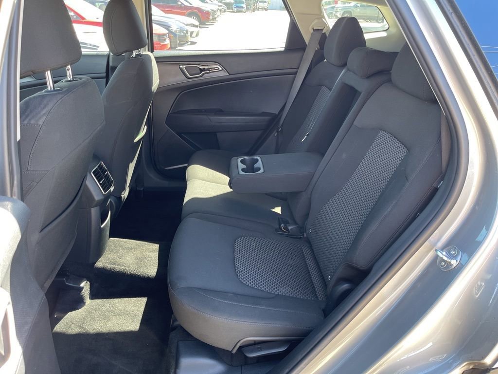 Used 2025 Kia Sportage LX FWD image 11