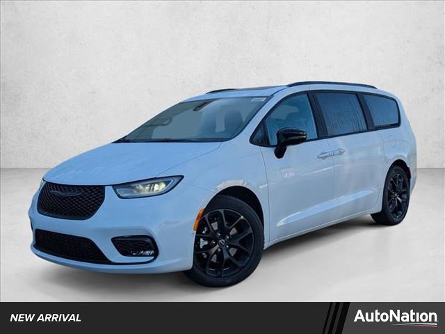 New 2026 Chrysler Pacifica Limited image 1