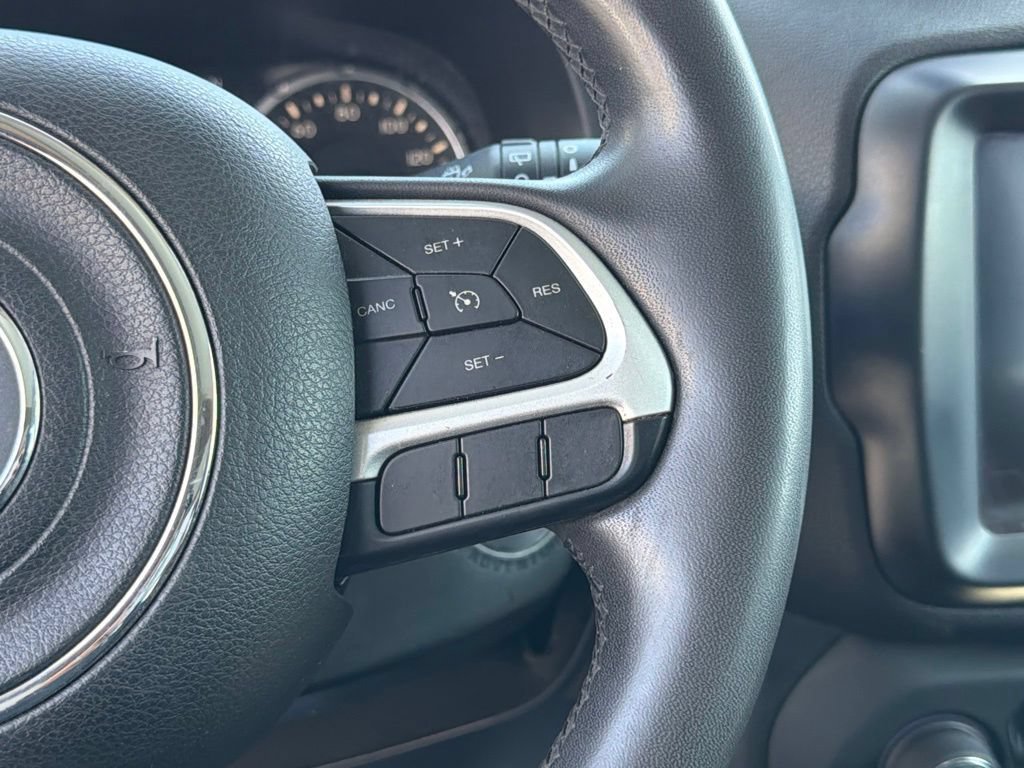 Used 2018 Jeep Renegade Latitude w/ UConnect 8.4 Nav Group FWD image 27