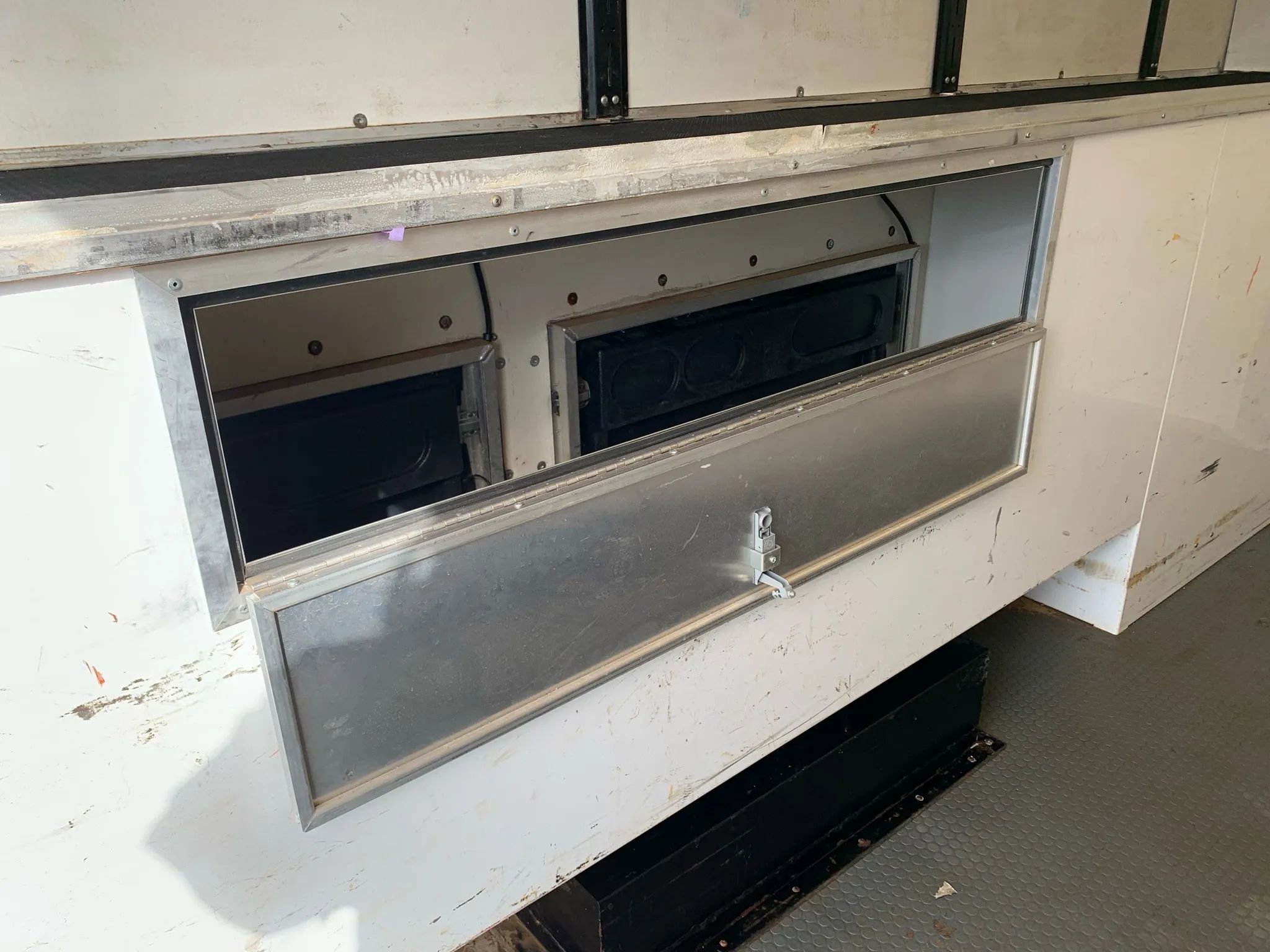 Used 2019 Ford E-450 and Econoline 450 Super Duty w/ Power Windows & Locks Group image 36