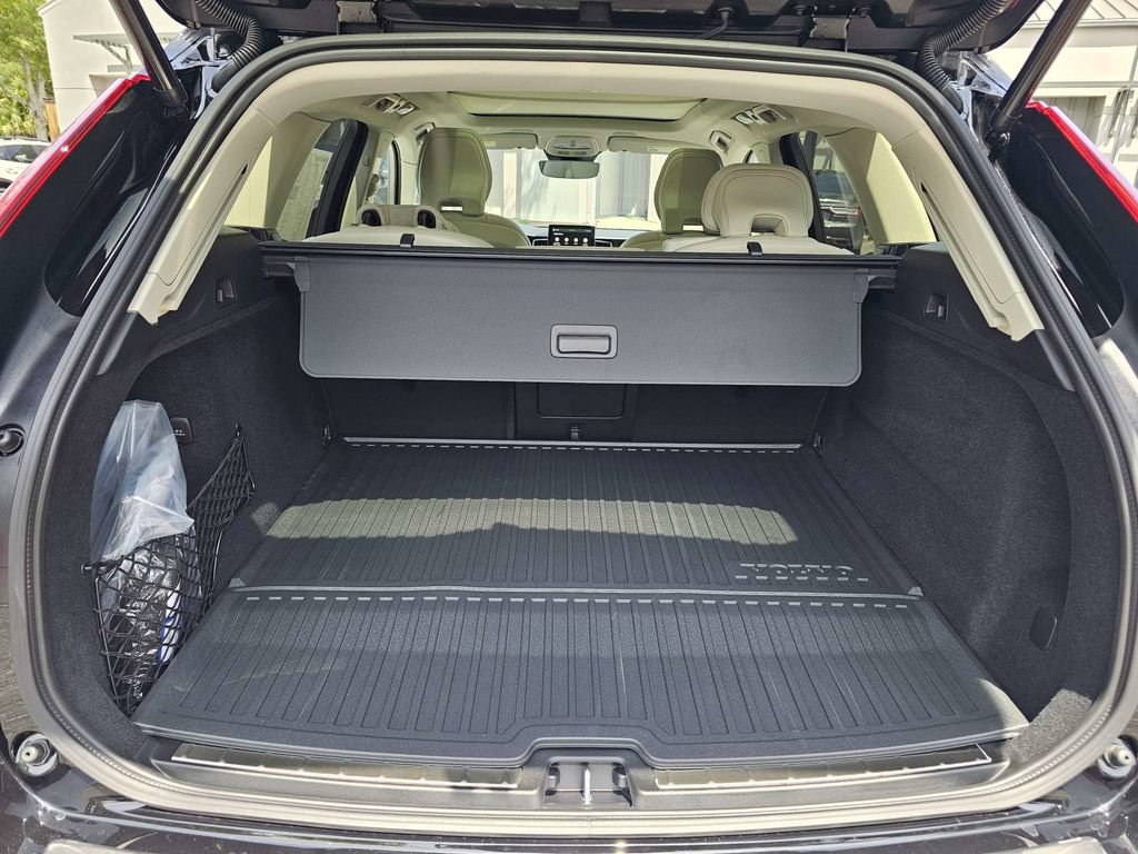 New 2026 Volvo XC60 T8 Ultra w/ Protection Package Premier AWD/4WD image 12