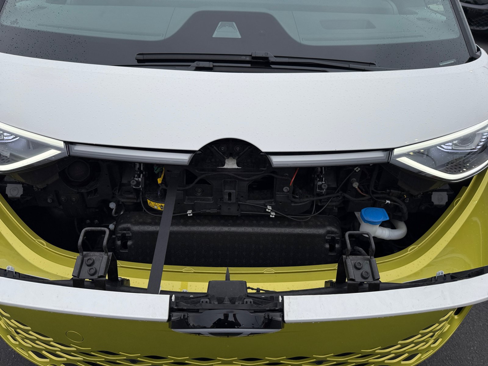 Certified 2025 Volkswagen ID. Buzz Pro S Plus AWD/4WD image 20