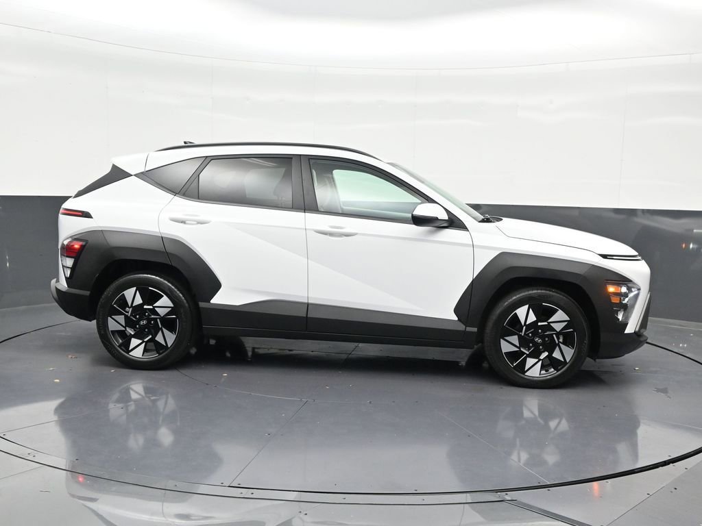 Used 2024 Hyundai Kona SEL w/ Convenience Package FWD image 7