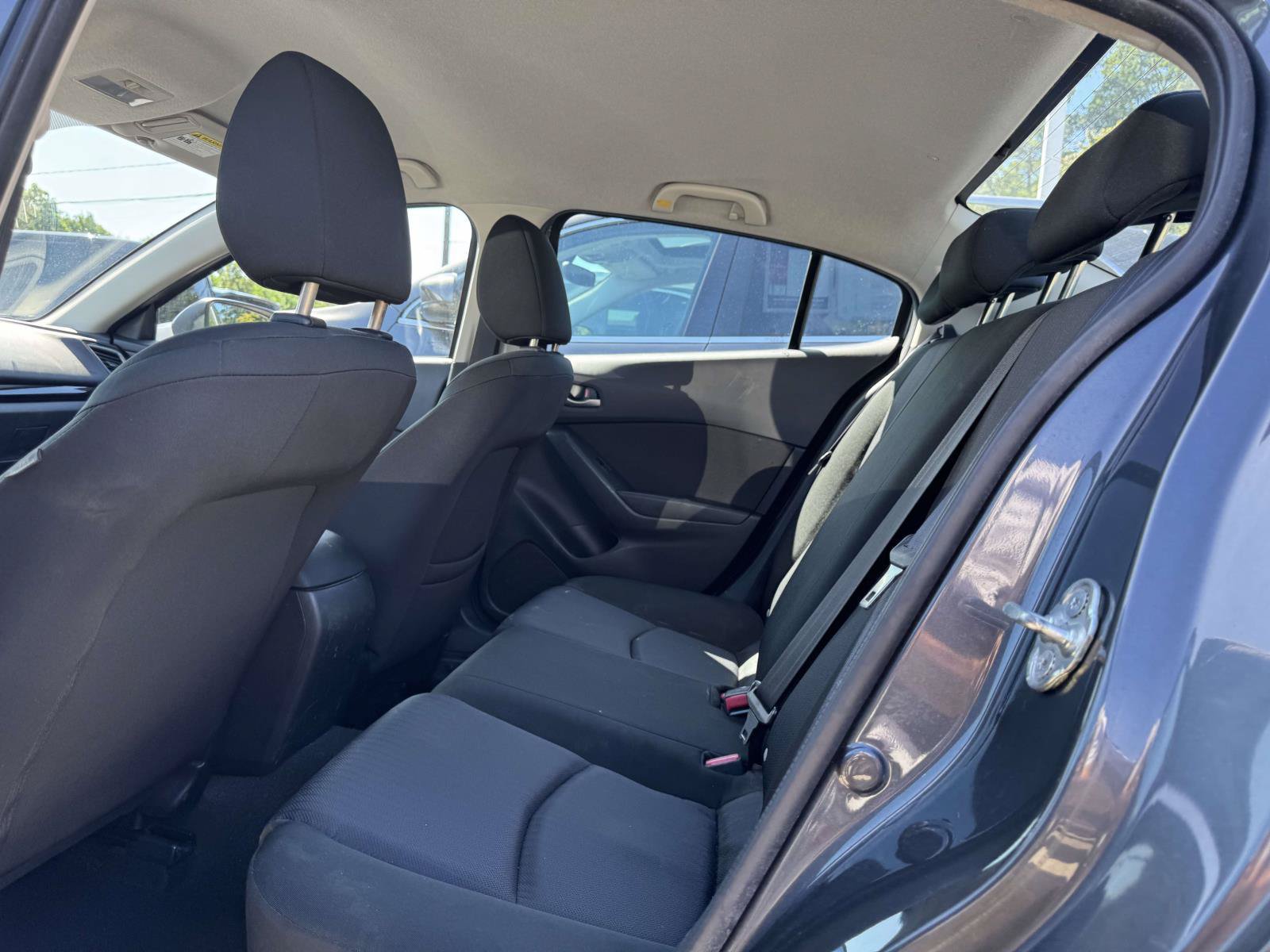 Used 2015 MAZDA MAZDA3 i SV FWD image 8