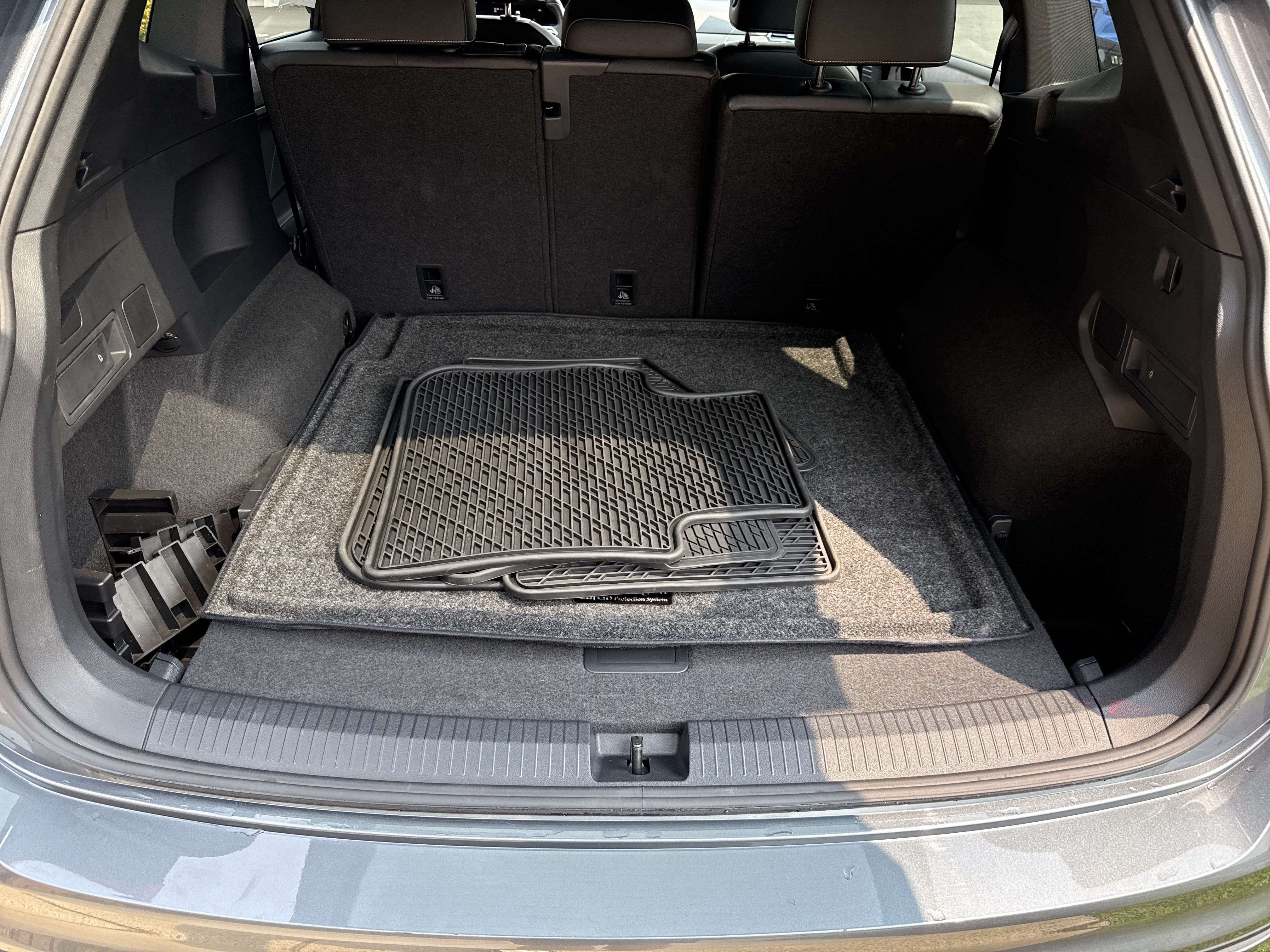 Used 2024 Volkswagen Tiguan SE R-Line AWD/4WD image 5