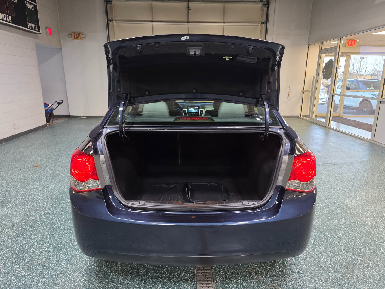 Used 2016 Chevrolet Cruze LT w/ Technology Package image 21