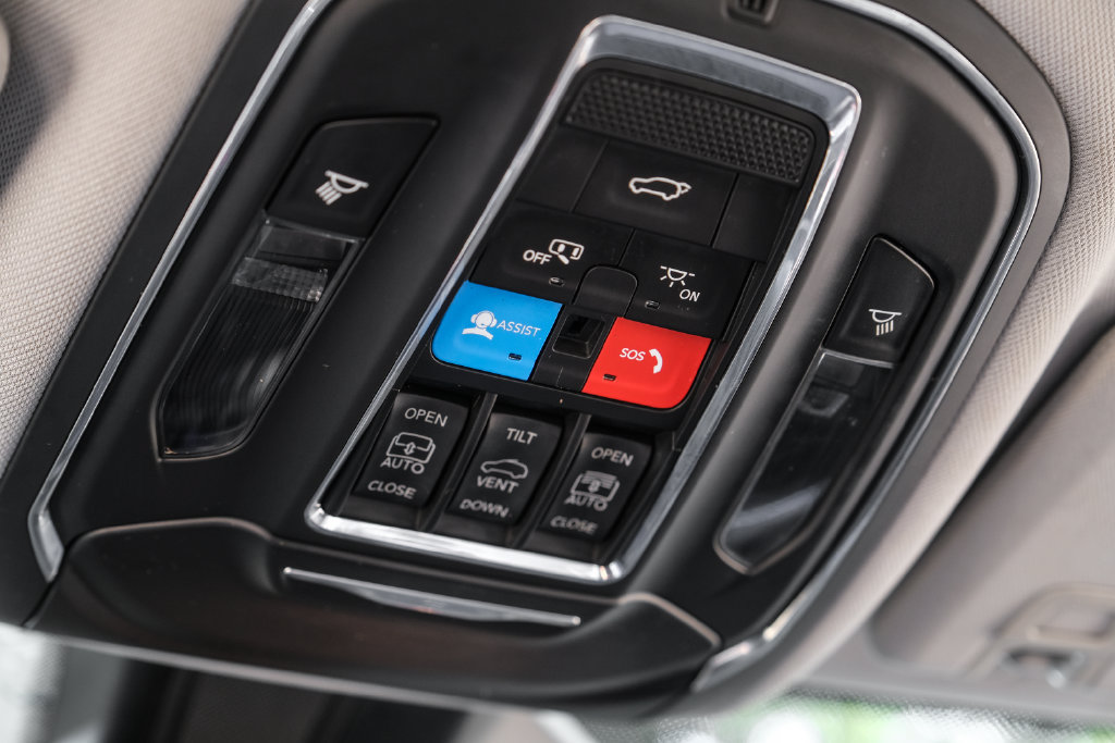 Used 2023 Jeep Grand Cherokee L Limited AWD/4WD image 39