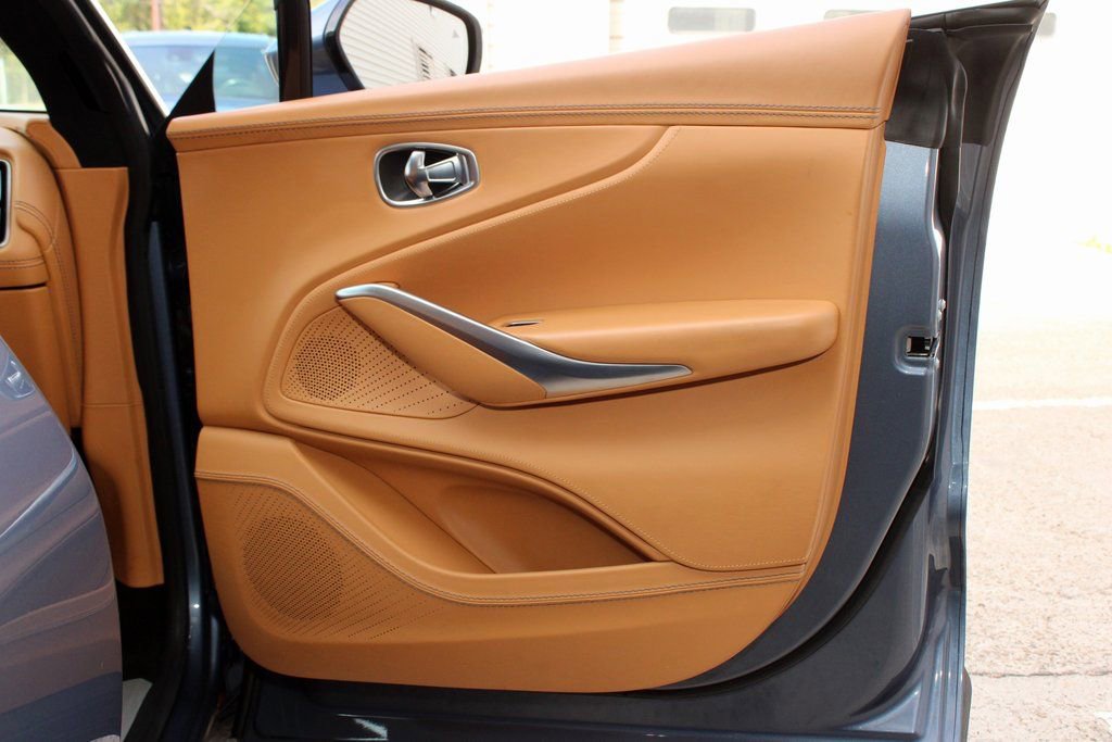Used 2021 Aston Martin DBX image 21