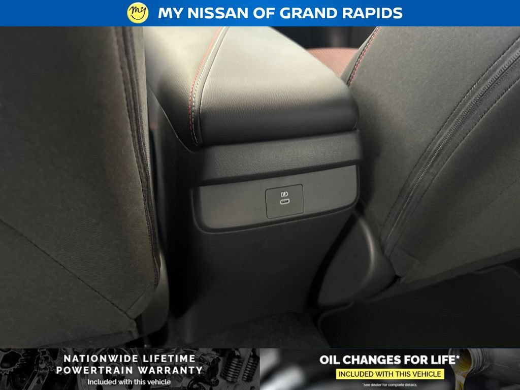 New 2026 Nissan Sentra SR w/ Floor Mat Package FWD image 11