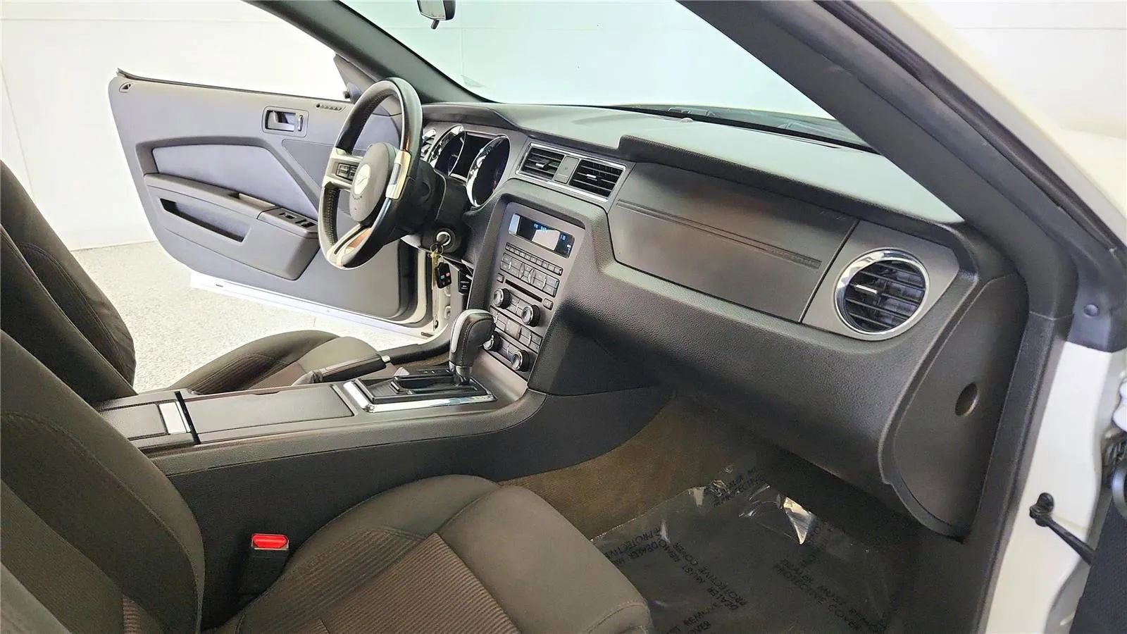 Used 2013 Ford Mustang Convertible RWD image 33