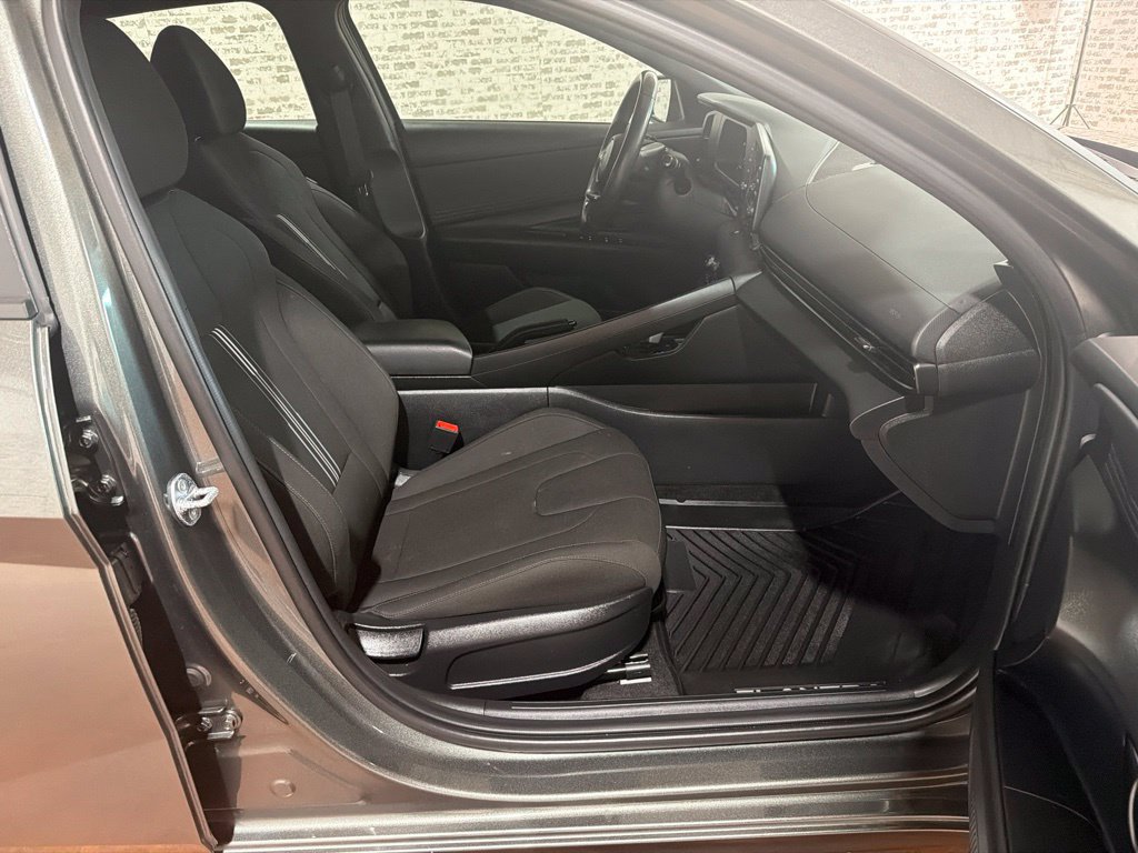Used 2025 Hyundai Elantra Sport FWD image 10