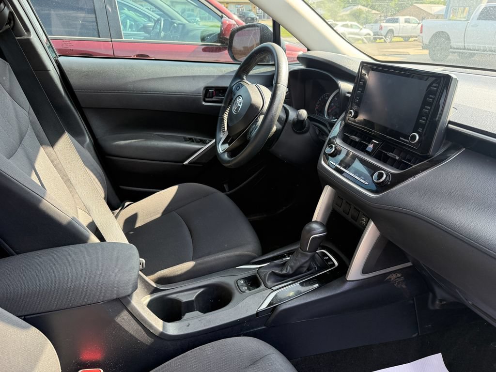 Used 2022 Toyota Corolla Cross LE FWD image 3