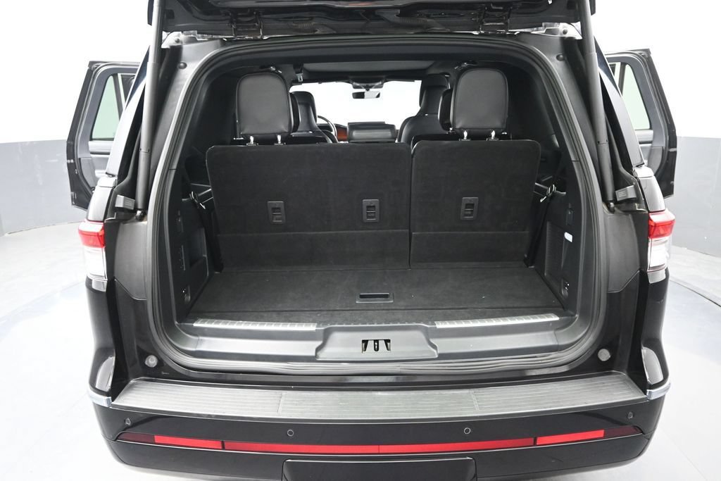 Used 2022 Lincoln Navigator Reserve AWD/4WD image 17