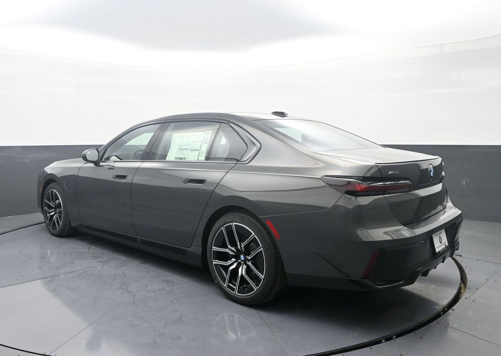 New 2026 BMW 750e xDrive image 5