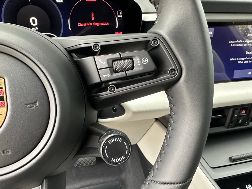 Used 2026 Porsche Macan Electric RWD image 17
