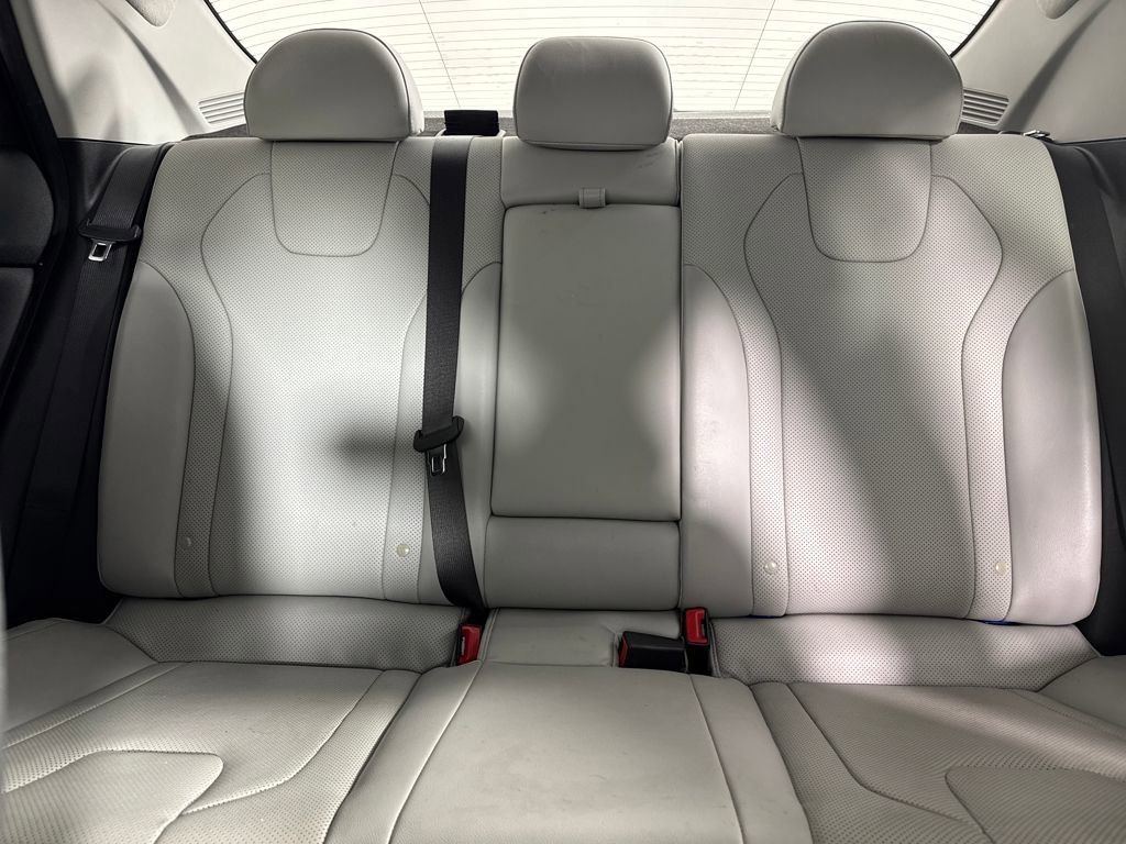 Used 2021 Hyundai Elantra Limited image 34