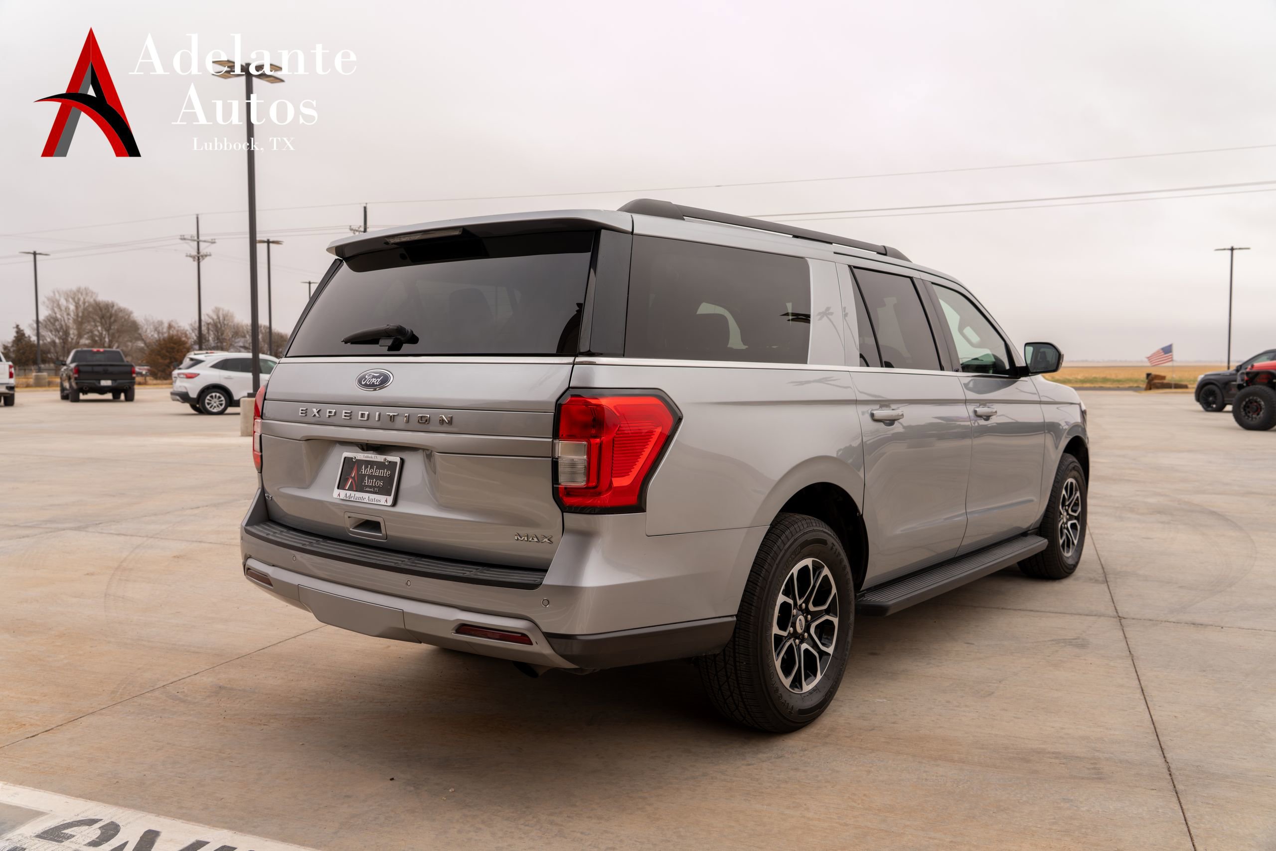 Used 2024 Ford Expedition Max XLT image 3
