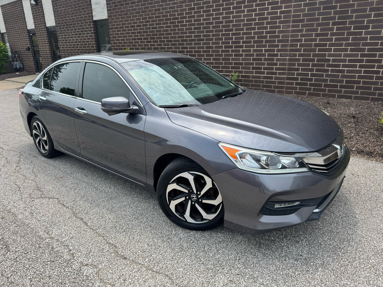 Used 2017 Honda Accord EX-L image 37