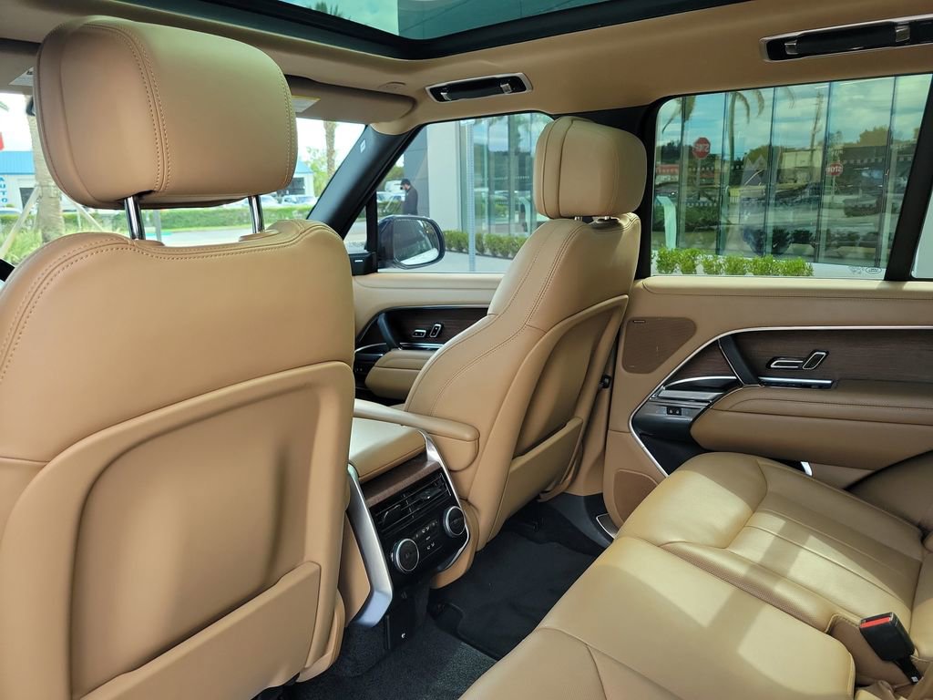 Certified 2024 Land Rover Range Rover SE image 17