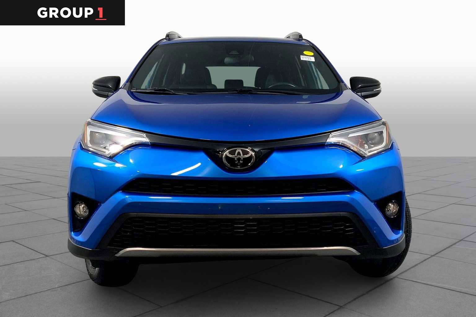 Used 2017 Toyota RAV4 SE image 3