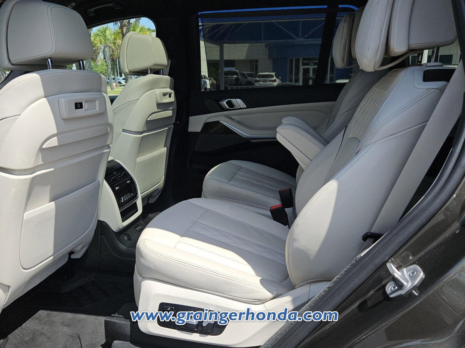 Used 2021 BMW X7 xDrive40i w/ Premium Package image 11