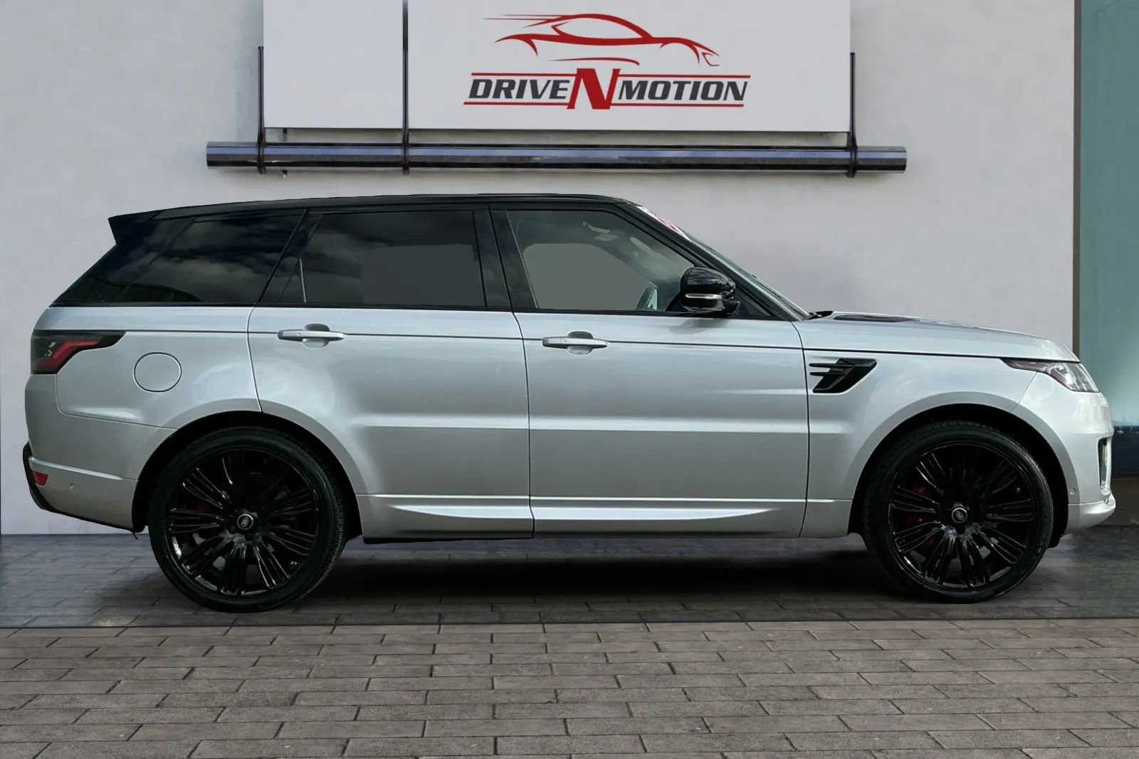 Used 2020 Land Rover Range Rover Sport HSE Dynamic image 2