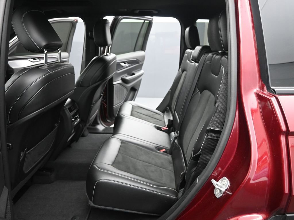 Used 2023 Jeep Grand Cherokee Altitude image 13