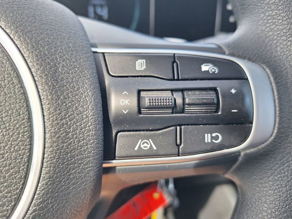 Used 2025 Kia Sportage LX image 14