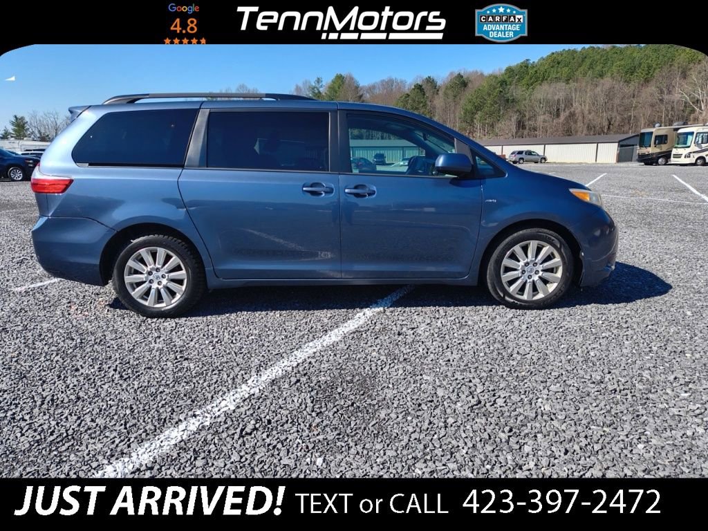 Used 2017 Toyota Sienna LE image 4