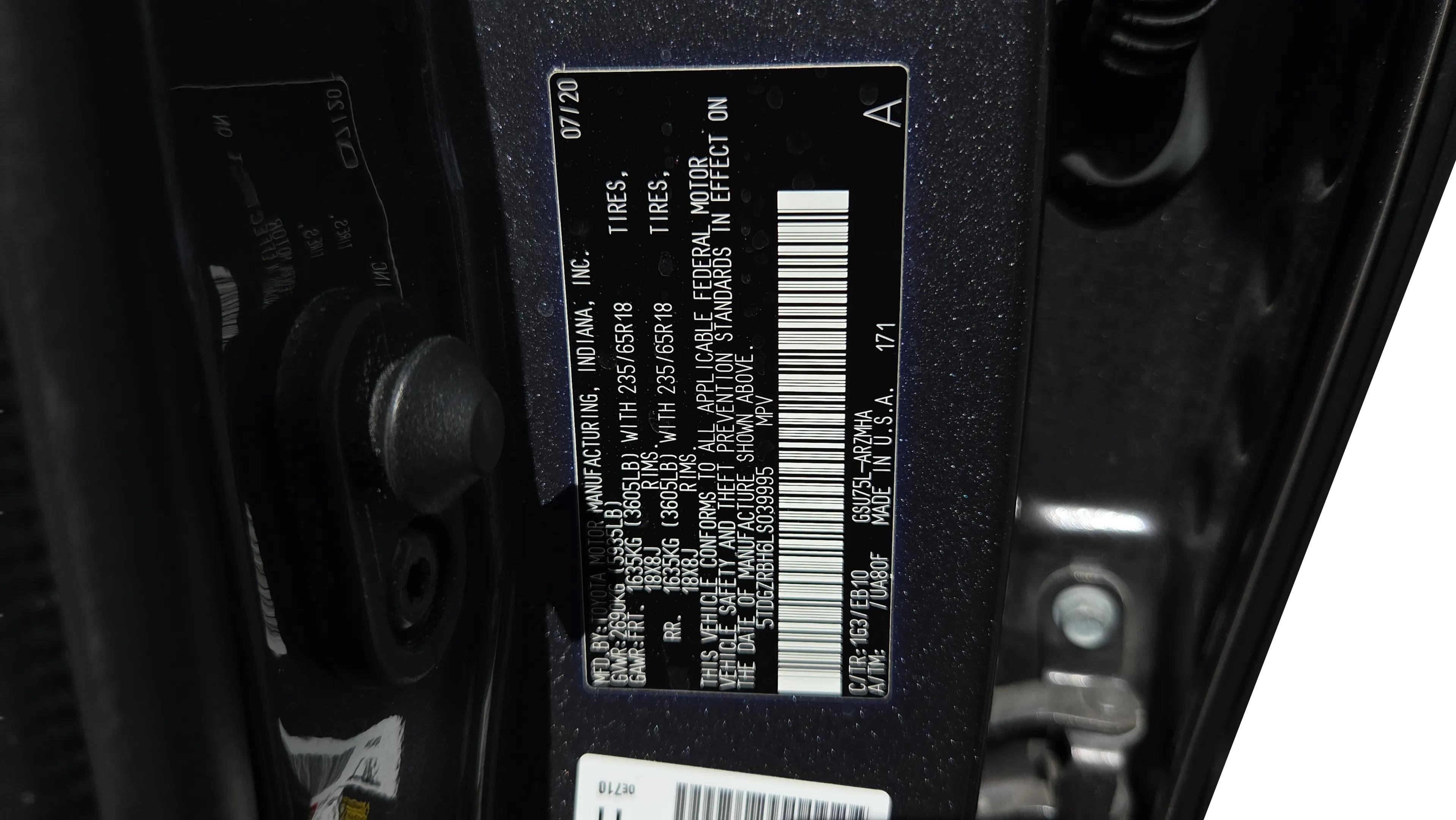 Used 2020 Toyota Highlander XLE image 32