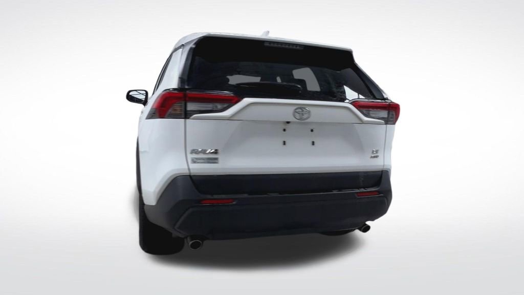 Used 2019 Toyota RAV4 LE image 7