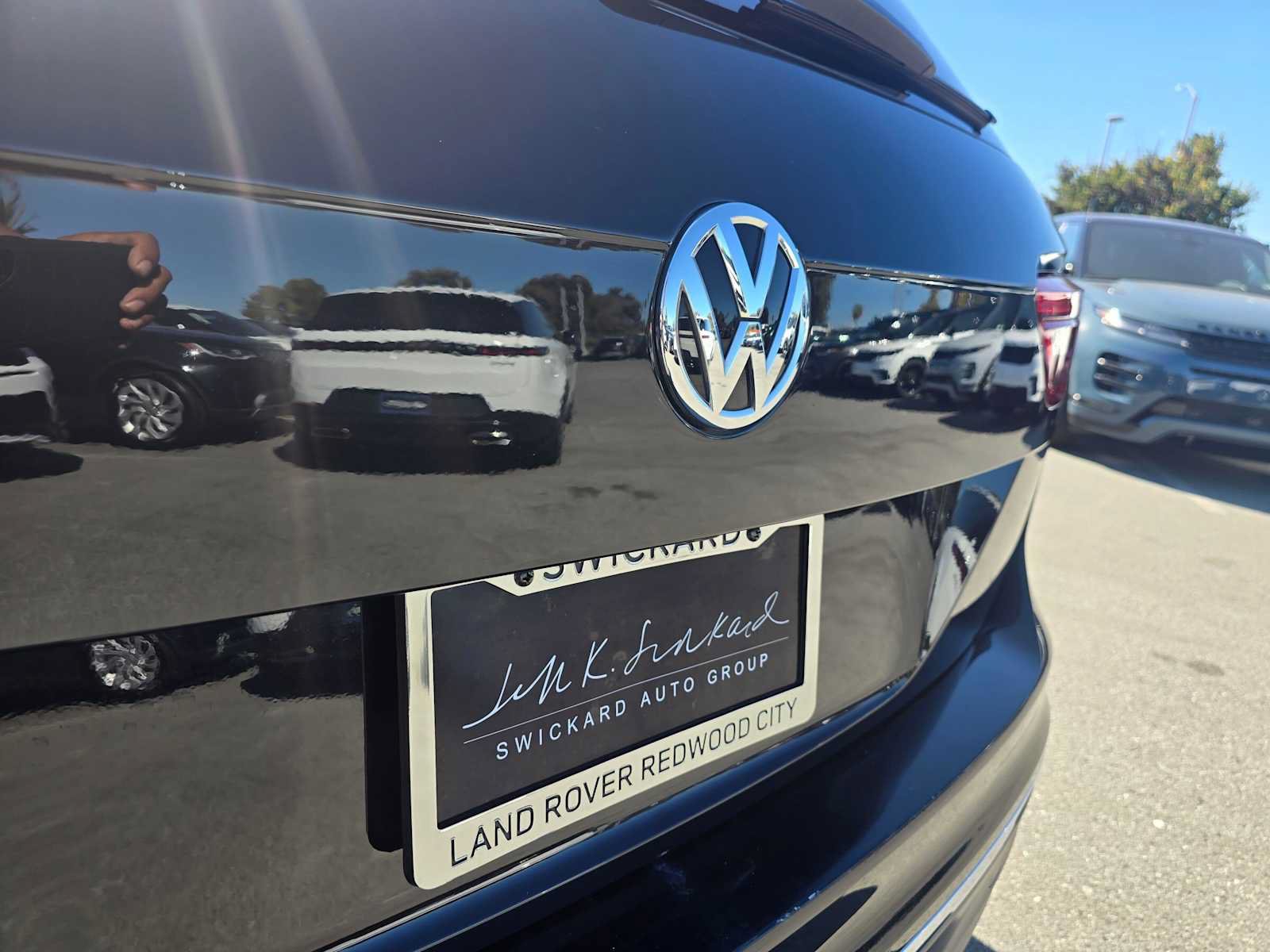 Used 2021 Volkswagen Tiguan SE w/ Panoramic Sunroof Package FWD image 13
