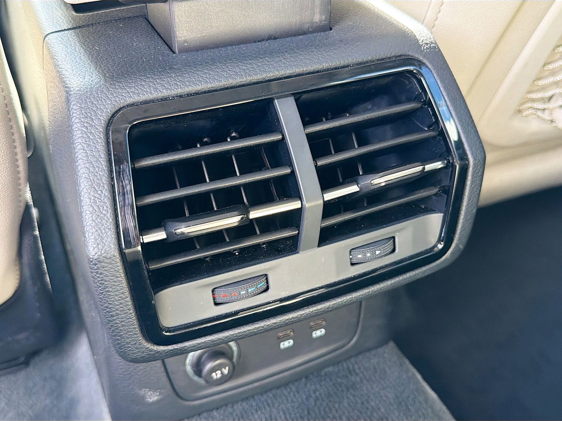 Used 2020 Audi Q3 2.0T Premium image 21