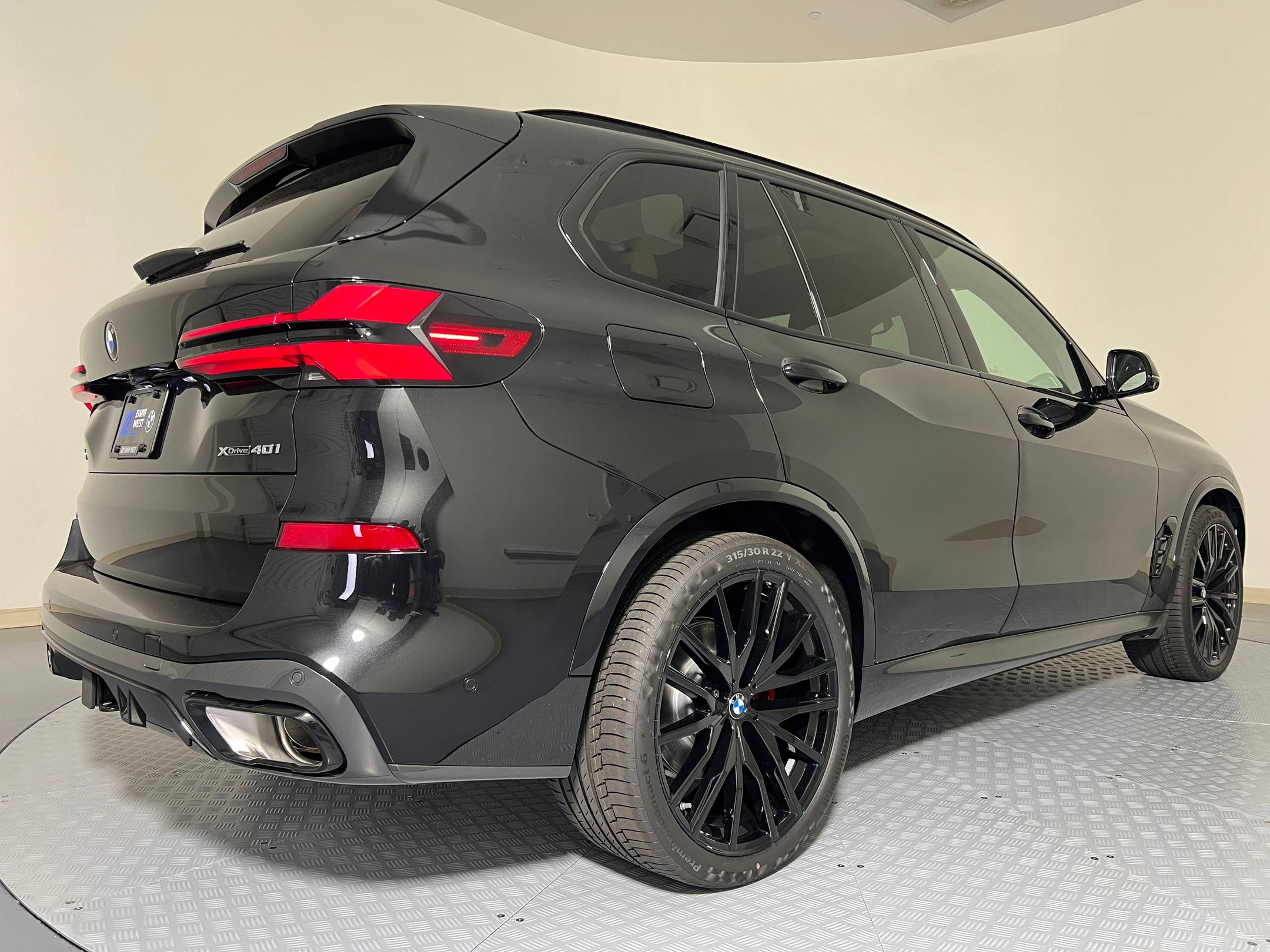 New 2026 BMW X5 xDrive40i w/ M Sport Package AWD/4WD image 7