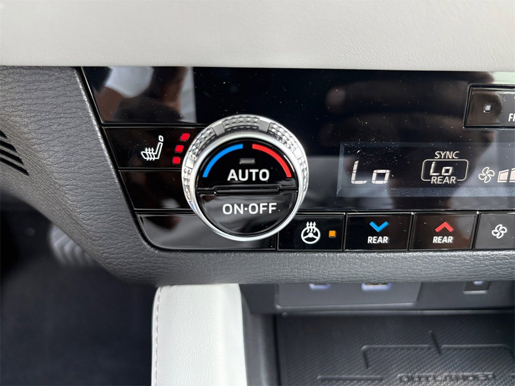 New 2025 Mitsubishi Outlander SEL image 6