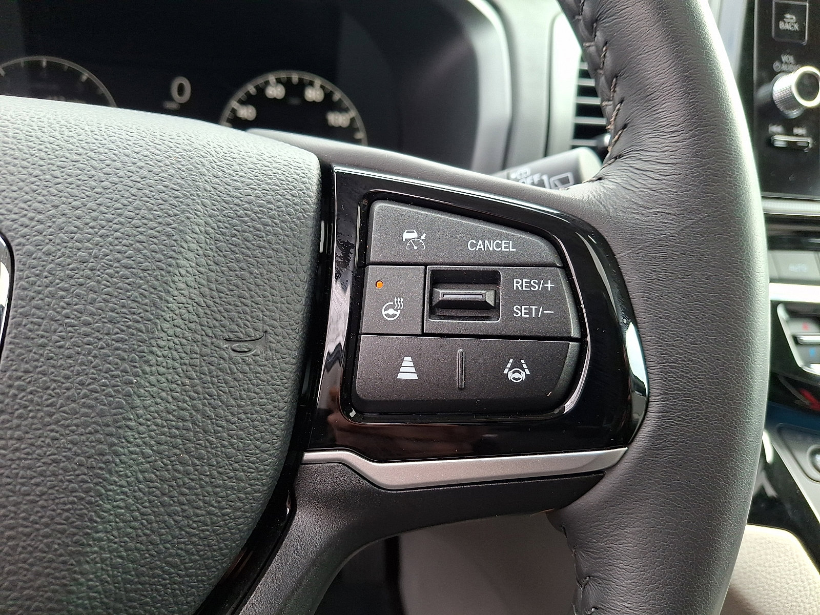 Used 2025 Honda Odyssey Elite image 25