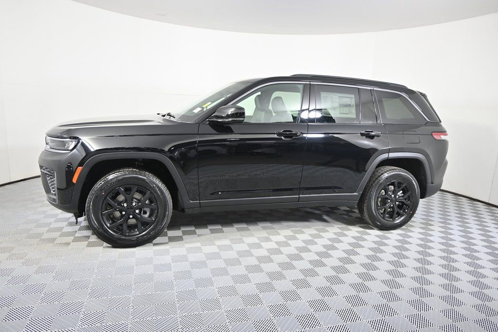 New 2026 Jeep Grand Cherokee Laredo image 2